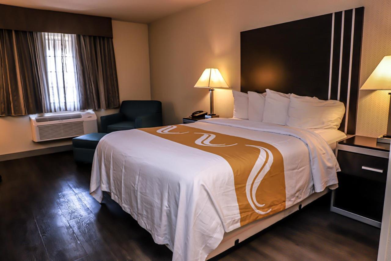 Quality Inn & Suites Camarillo-Oxnard Kültér fotó