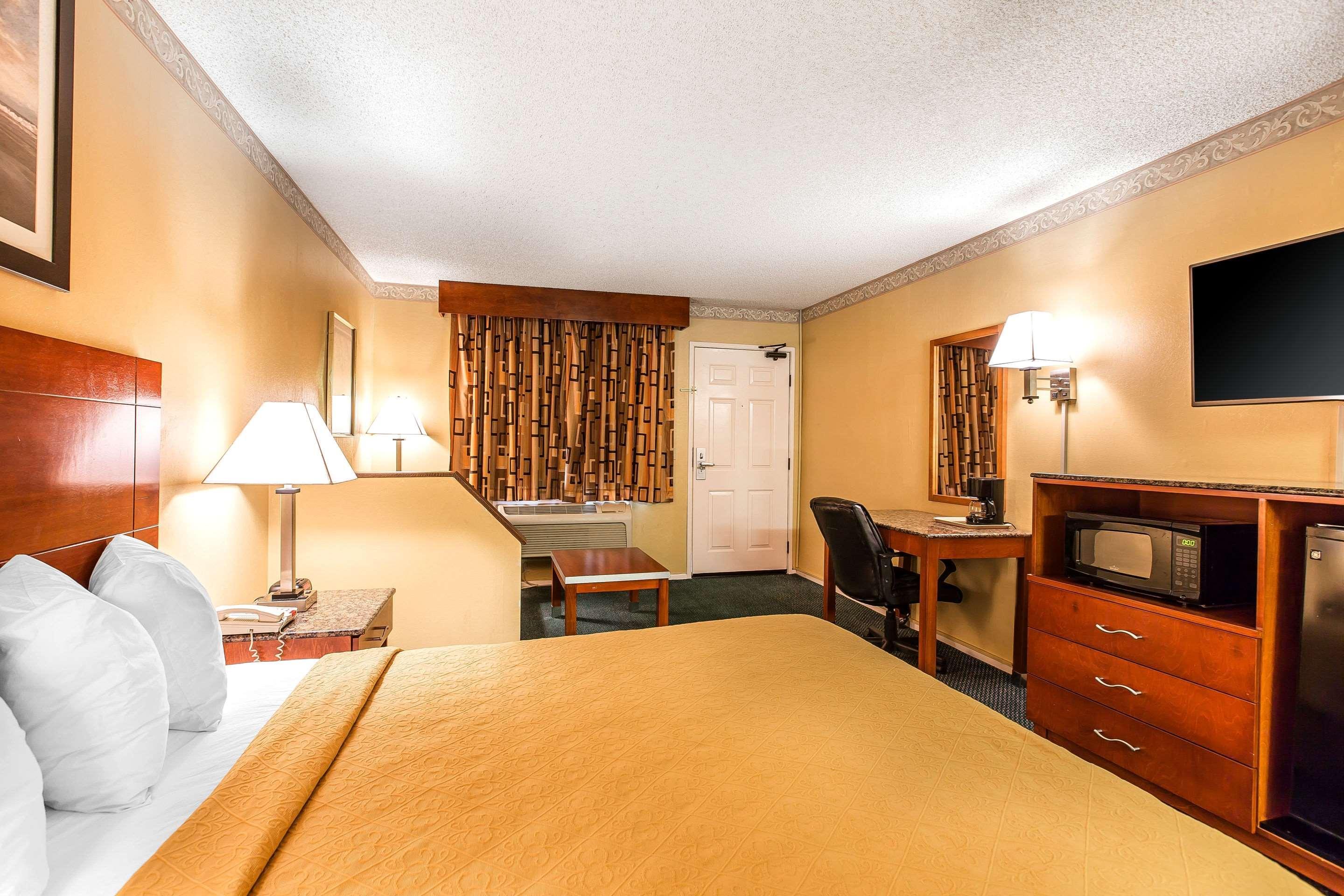 Quality Inn & Suites Camarillo-Oxnard Kültér fotó